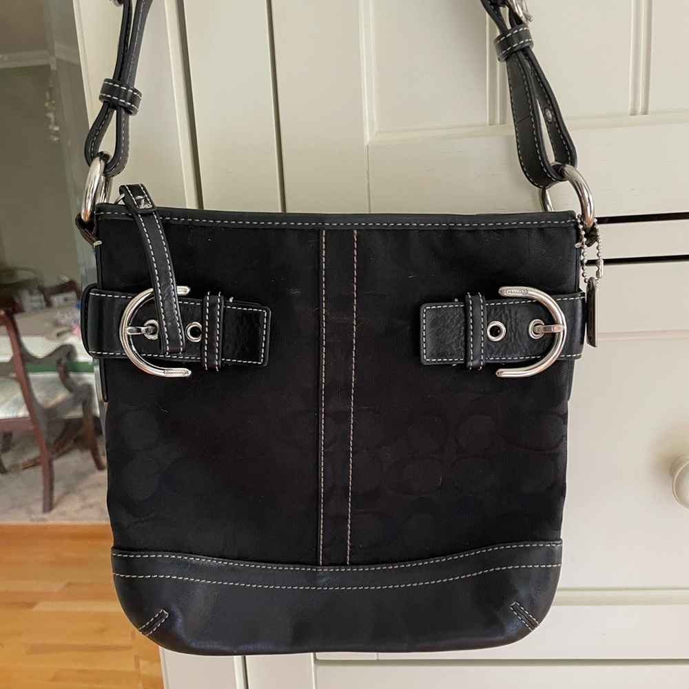 Classic Black Coach Purse 🖤